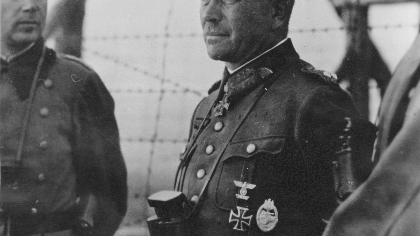 Heinz Guderian, flanked by two officers, photographed shortly after his early-1943 appointment as Inspector General of Armored Troops